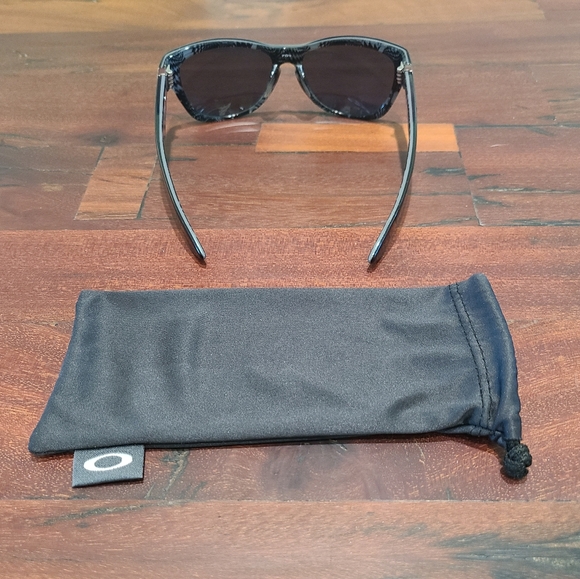 Oakley Jupiter Sunglasses - Picture 3 of 10